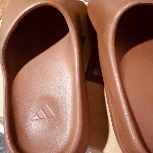 Yeezy Slide in Earthy Brown main image 4